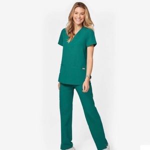 Figs Scrub Set - Hunter Green Catarina One Pocket Top (S) + Kade Cargo Pant (M)